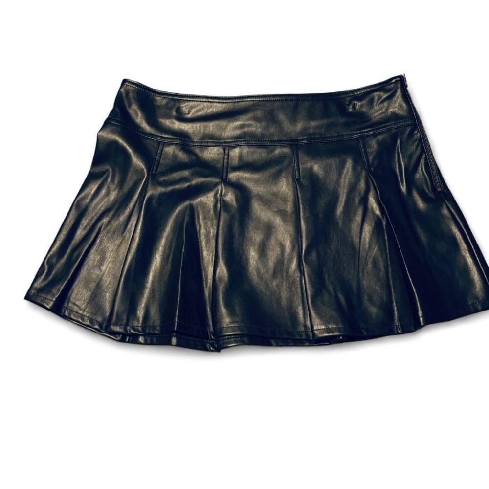 Celebrity Pink Women's Black Faux Leather Pleated Skort/Skirt NEW - Picture 6 of 7